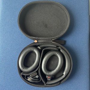 Sony WH1000XM3 Noise Cancelling Headphones, Wireless Bluetooth Headset